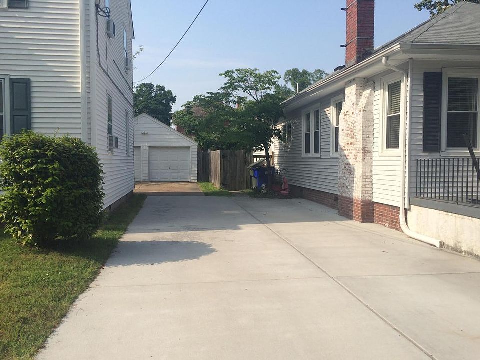 Garage & Driveway