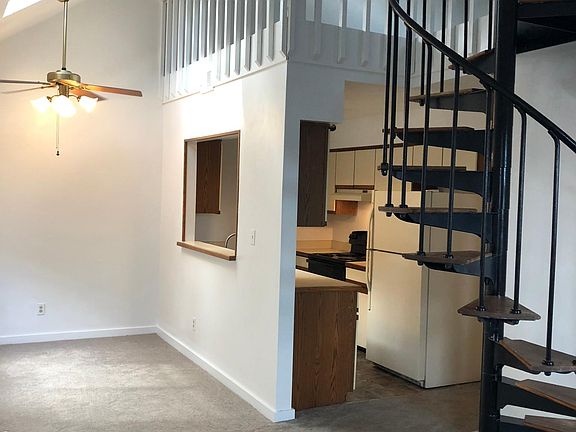 3rd image of 836 Harrington Ave APT 8