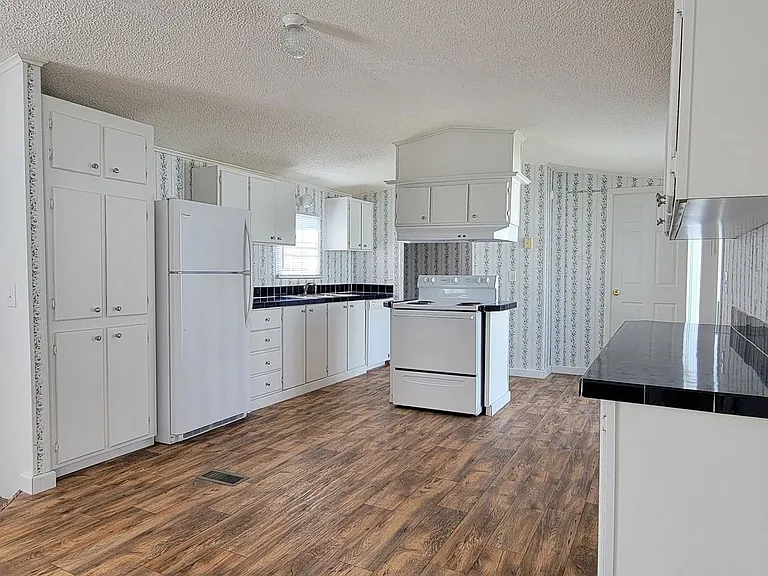 1139 Bonfire Dr — Photo 5