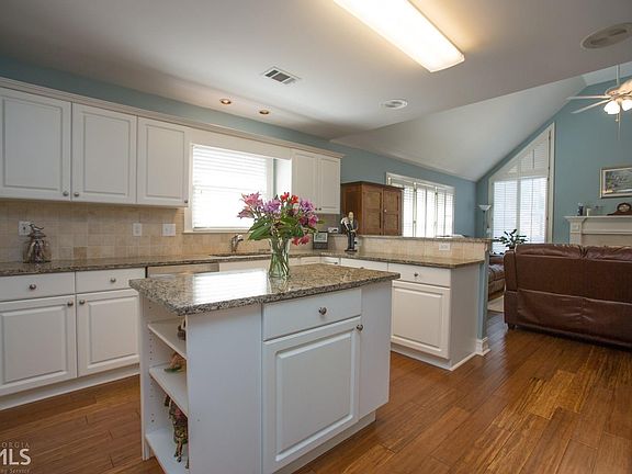 5th image of 2022 Alderbrooke Ct