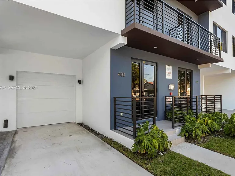 1376 SW 4th St — Photo 15