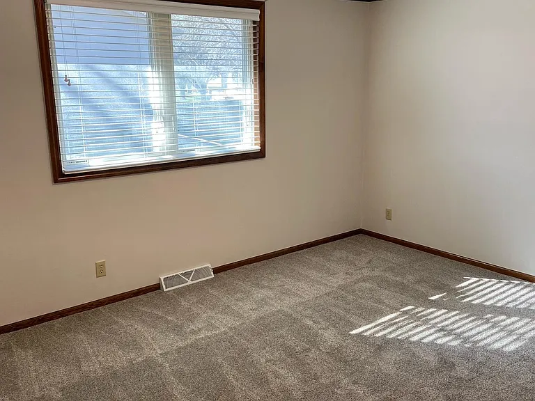 13835 Greenfield Rd — Photo 5