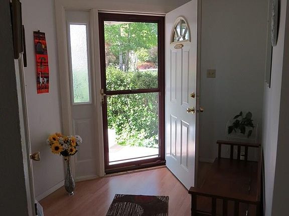 4th image of 585 Wind River Ave