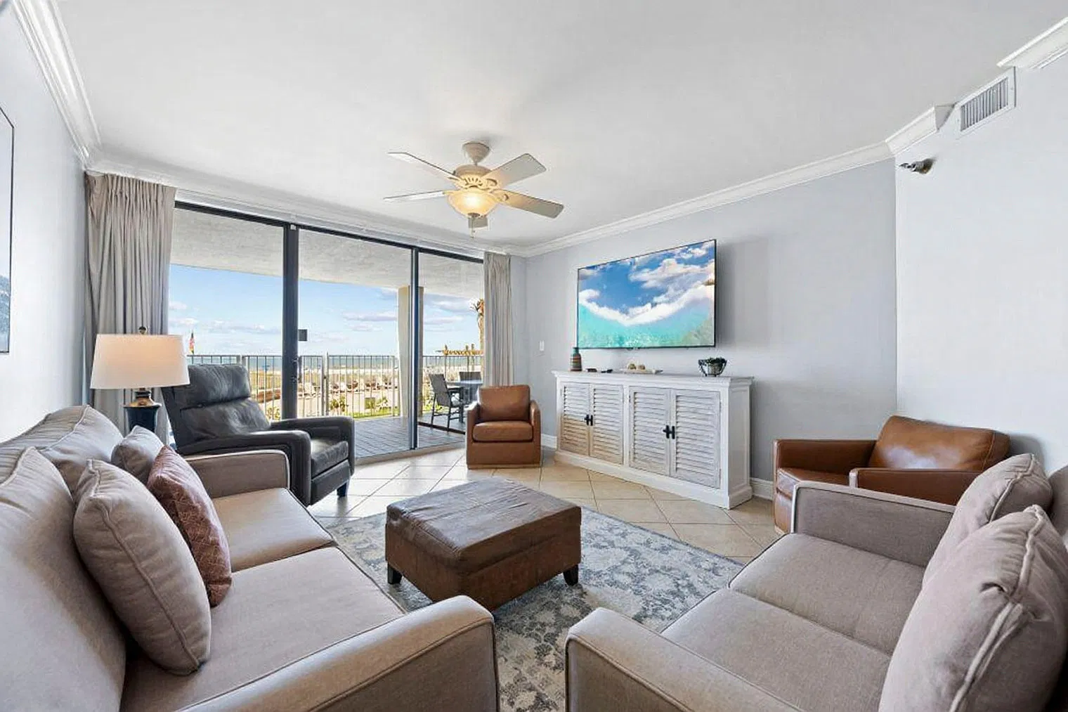 3 bed, 2.0 bath, 1270 sqft, $8,424 — Photo 3