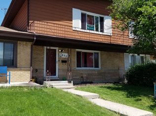 7052 W Greenleaf St, Niles, IL 60714