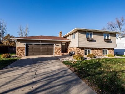 2601 Atlantic Dr S, Fargo, ND, 58103