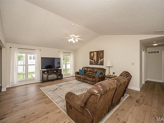 5th image of 1865 Highgrove Dr