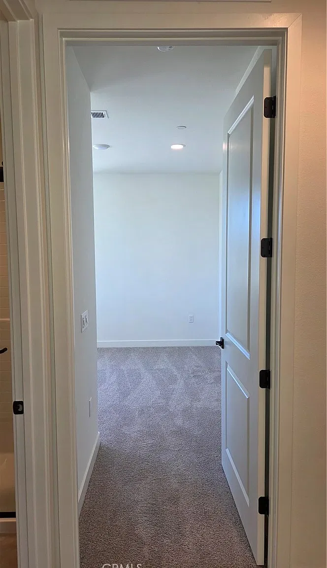 5 bed, 2360 sqft, $4,900 — Photo 3
