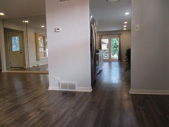 4th image of 4146 Applewood Ln