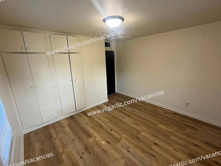 727 Mount St — Photo 16
