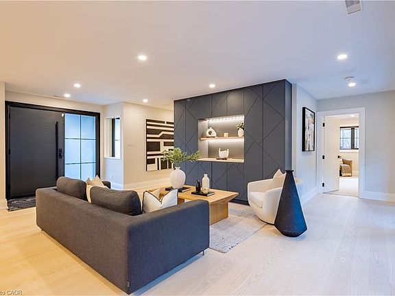 5th image of 841 Danforth Pl