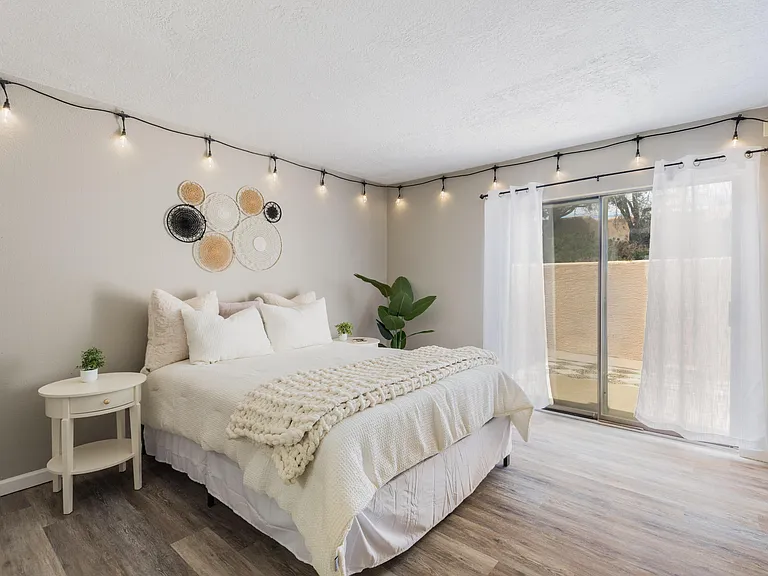 10241 Las Casitas Ct NE — Photo 13