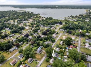 97 Sycamore St, Swansea, MA 02777