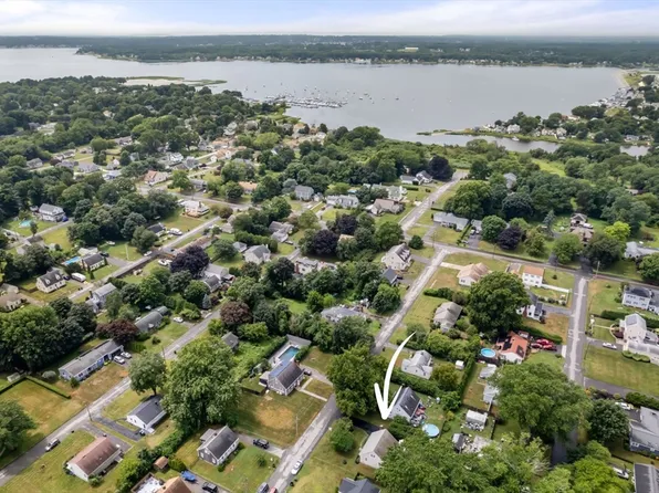 97 Sycamore St, Swansea, MA 02777