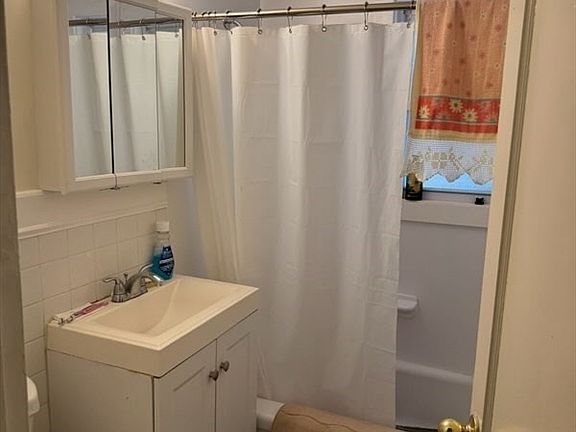 5th image of 52 Neillian St #1