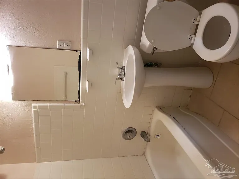 204 Holmes Dr #B — Photo 6