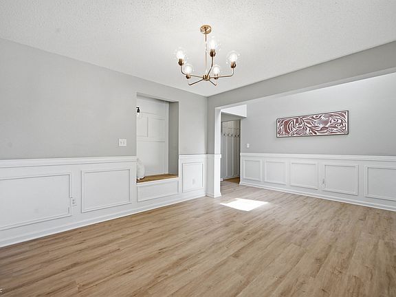 4th image of 4634 Amesbury Pl