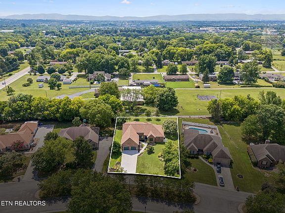 4th image of 937 Andover Blvd