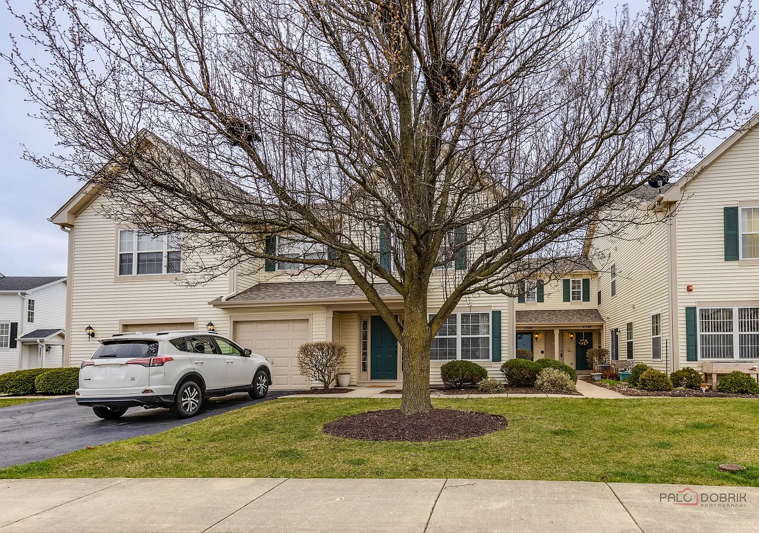 3 bed, 2.5 bath, 1384 sqft, $2,500 — Photo 2