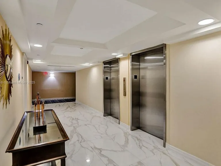 6917 Collins Ave #622 — Photo 28