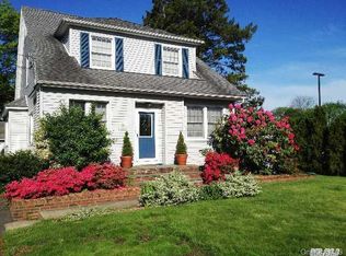 68 Hewlett Ave, Merrick, NY 11566