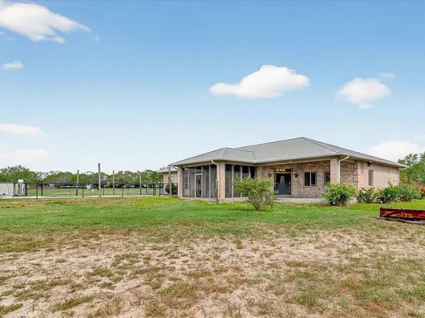 5593 Westlake Dr, Sandia, TX 78383