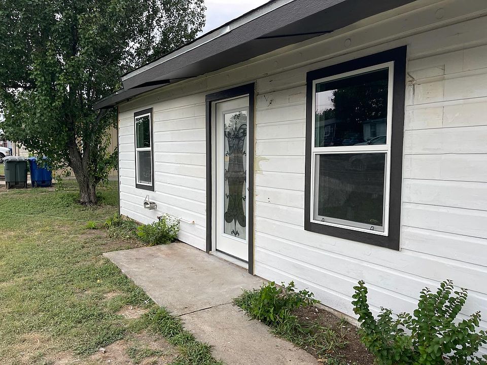 1st image of 709 W Avenue B