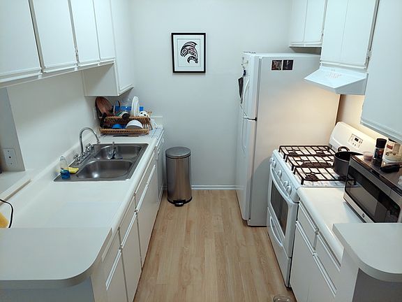 5th image of 420 S Berendo St