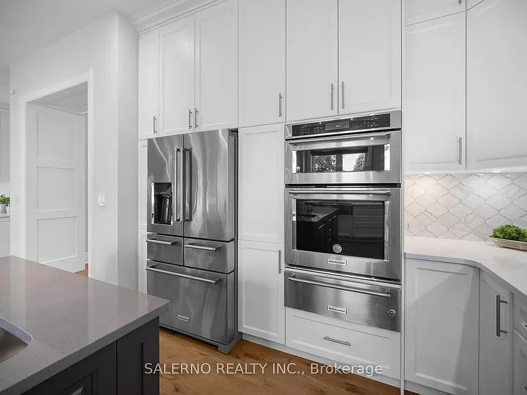 11 Compton Cres — Photo 15