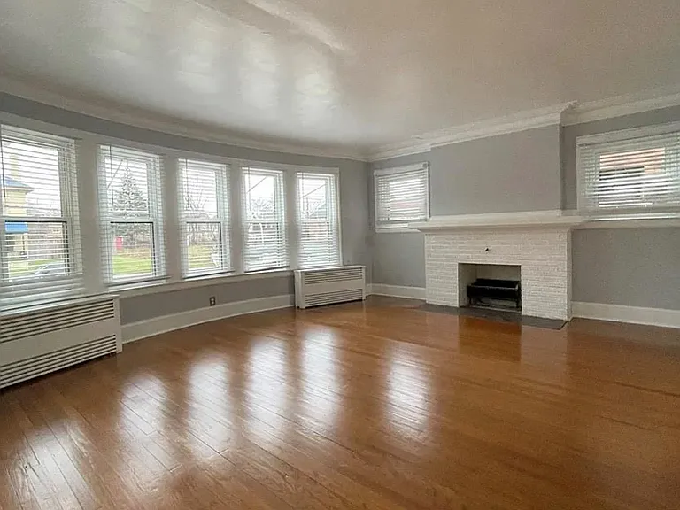 2286 Calvert St — Photo 2