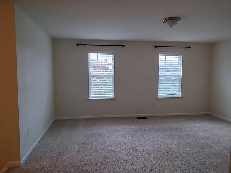 5736 Hurkett Ct — Photo 10