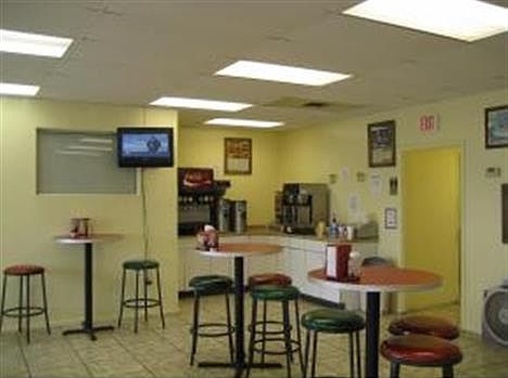 4th image of 2107 Us Highway 441 SE