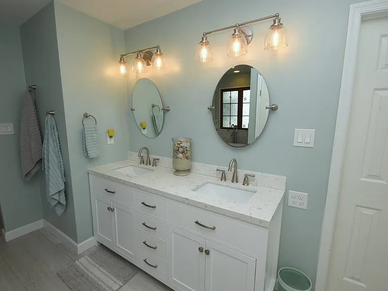 En-suite bathroom in primary bedroom.