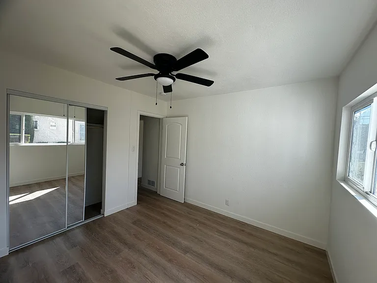 1529 3/4 W 105th St #1529-3/4 — Photo 13