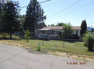 141 SE Grape Ave, Winston, OR 97496