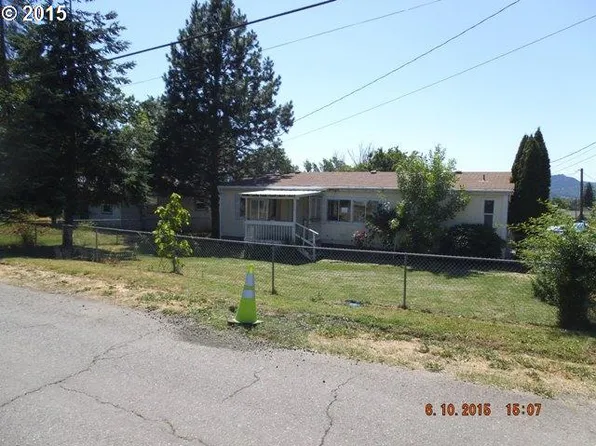 141 SE Grape Ave, Winston, OR 97496