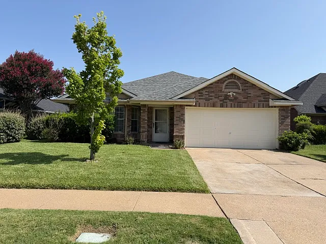 1117 Gordon Oaks Dr — Photo 2