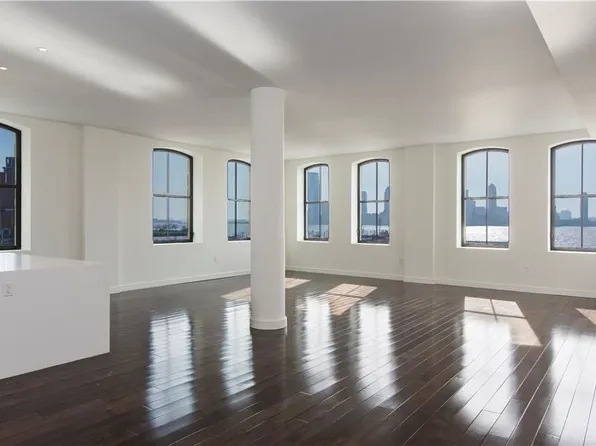 250 West St APT 4D, New York, NY 10013