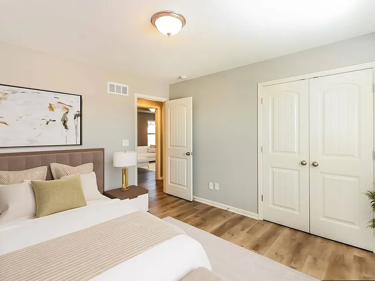 Elm Grove Luxury Rental Homes — Photo 33