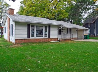444 3rd St N, Winthrop, IA 50682