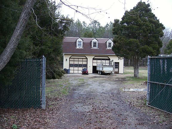 HUGE 2 Bay Garage w/Second Story Potential Apartment/Office