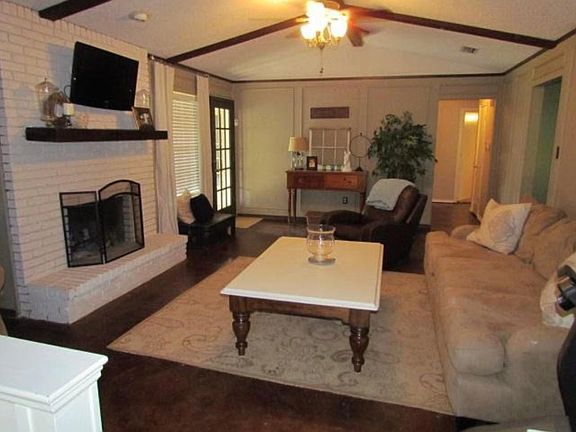 3rd image of 2405 Radcliffe Dr