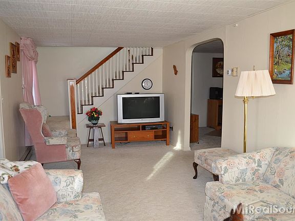 4th image of 5329 Admiral St