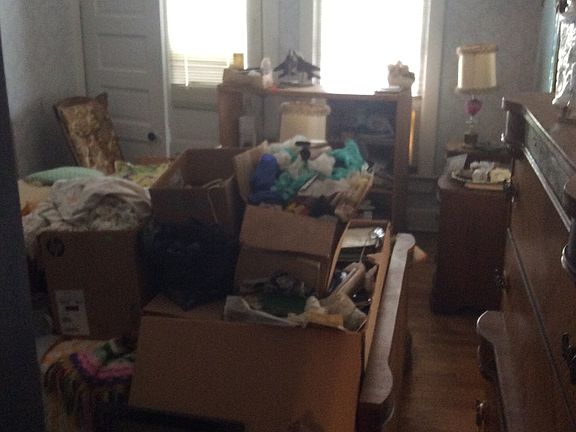 5th image of 1042 E 5th St