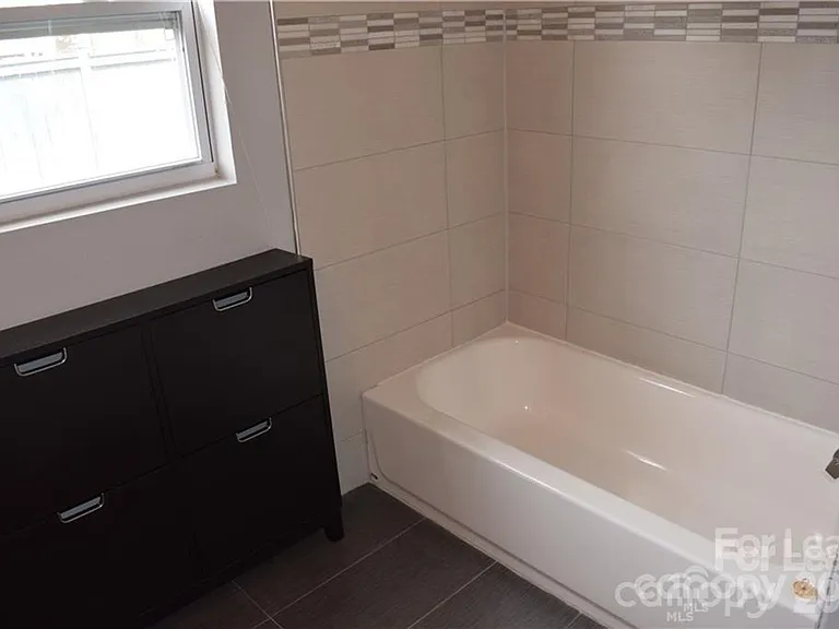 1221 Meadow Ln — Photo 10