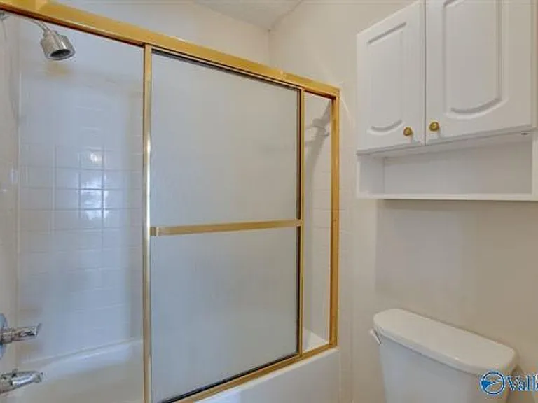 313 Kensington Ct SW — Photo 9