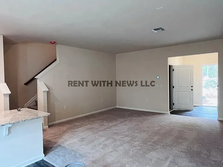 851 McKenzie Park Ter — Photo 6