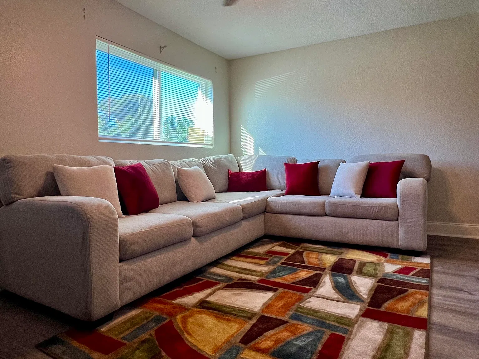 3 bed, 1.0 bath, 1097 sqft, $1,800 — Photo 3