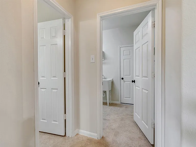 28006 Hollyfare Dr — Photo 16