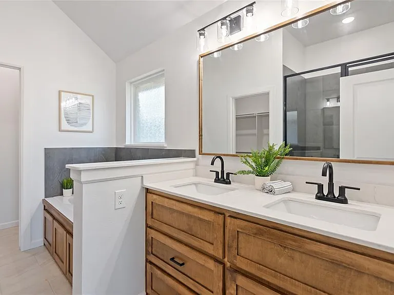 5008 Misty Wood Ln — Photo 21